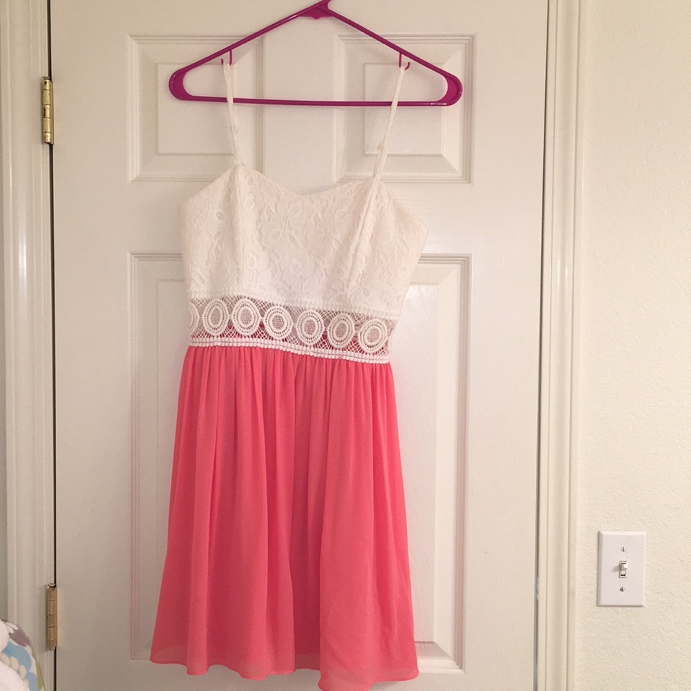 Cute white and coral dress!
